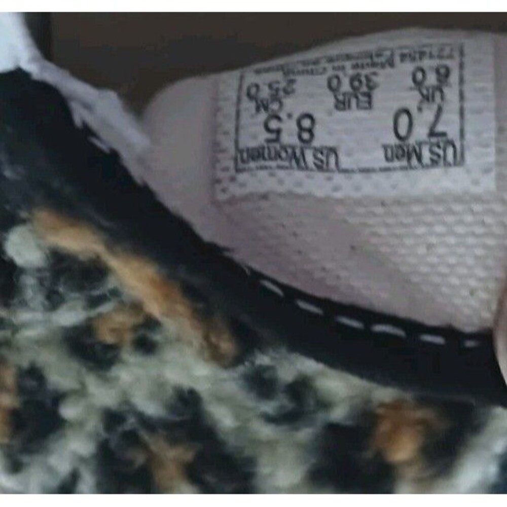 Vans Slip On Sneakers Sherpa Leopard Print Mens 7 Womens 8.5 Shoes NWOB - Picture 6 of 6